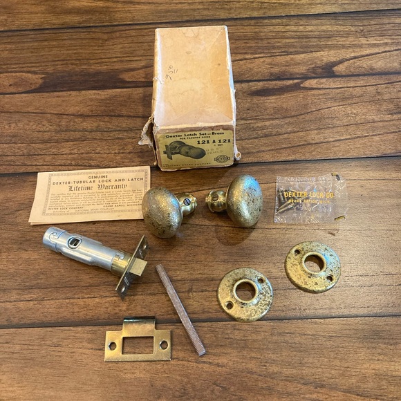 Vintage 1940s Dexter Etched Brass Latch Set 121 A 121 NOS - Picture 1 of 11